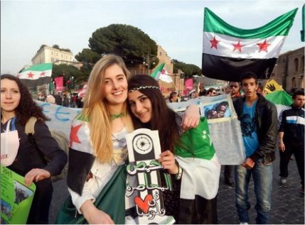 Vanessa Marzullo  Greta Ramelli Bandiera Flga Free Syrian Army